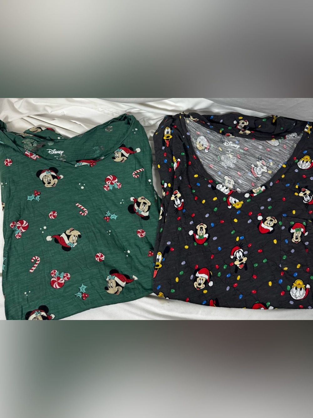 Set of 2 Torrid Disney Christmas SS Tee. Grey size 5X and green 4X